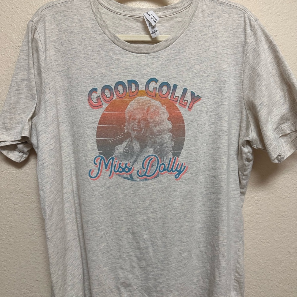 Vintage-Inspired Dolly Parton Graphic Tee in gray